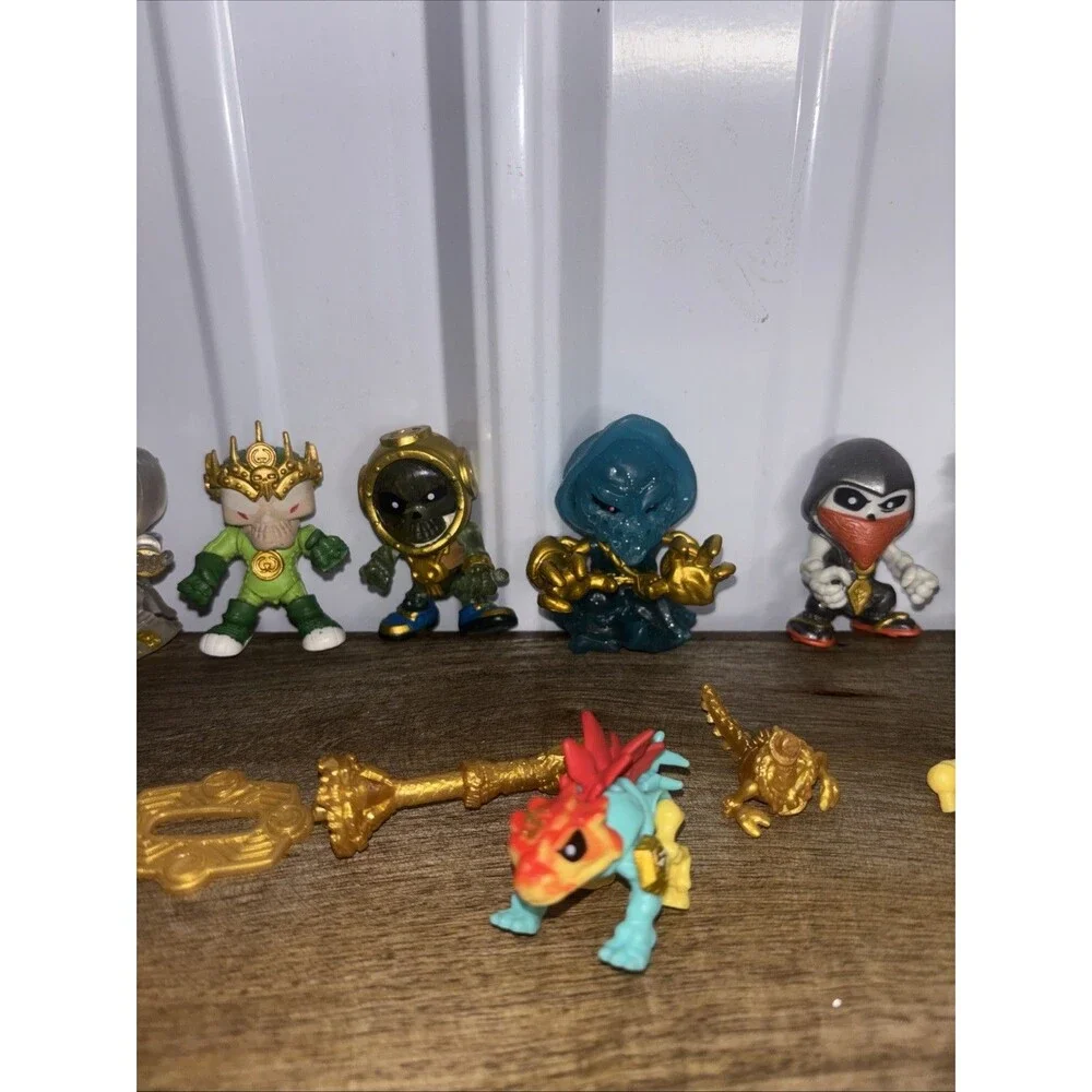 Random Lot Of Treasure X Alien Figures and Accessories As Is